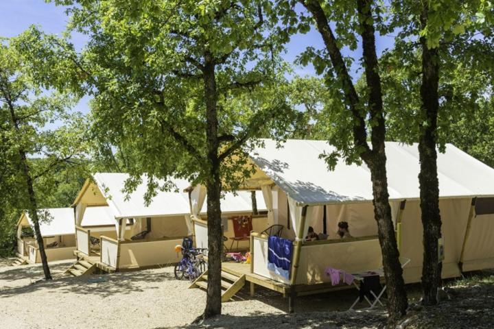 Отель Camping Les Reflets Du Quercy Crayssac Экстерьер фото